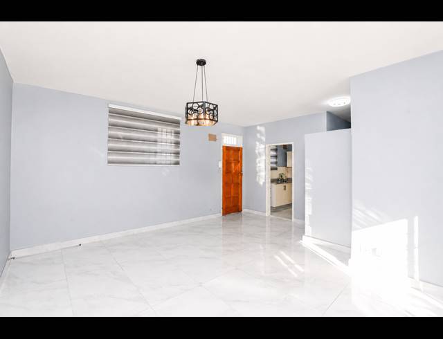 2.5 BEDROOM APARTMENT FOR SALE IN ESSENWOOD